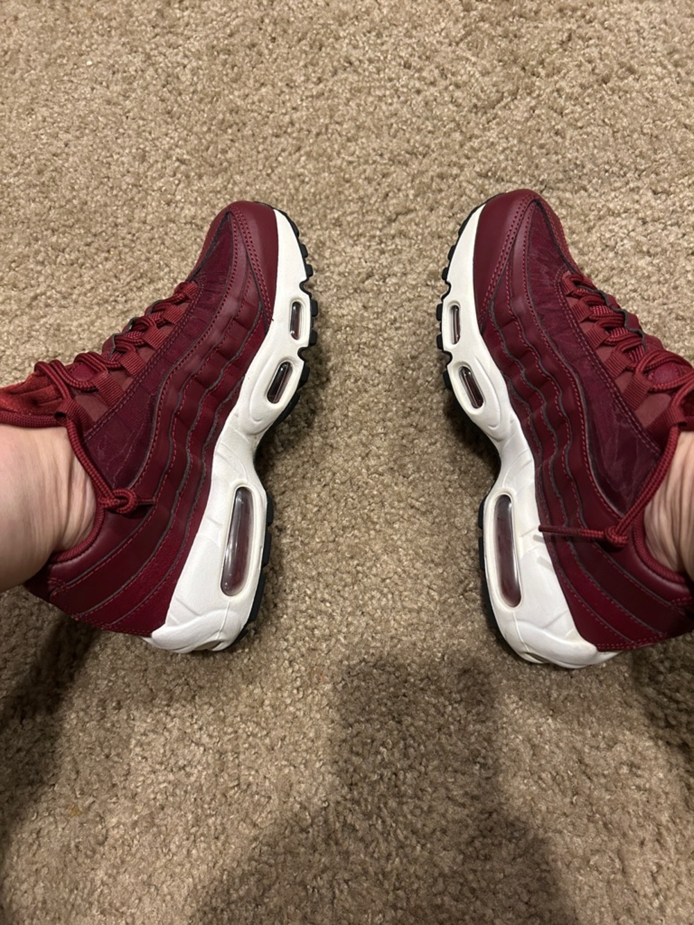 Nike Air Max 95. Maroon and White
